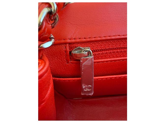 Chanel Classic Flap Bag aus rotem Lackleder - Ansicht 13