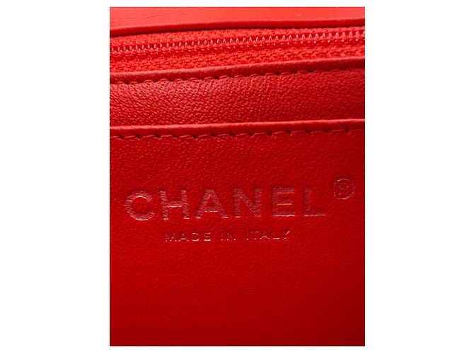Chanel Classic Flap Bag aus rotem Lackleder - Ansicht 14