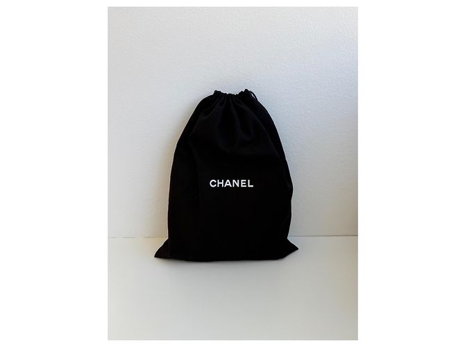 Chanel Classic Flap Bag aus rotem Lackleder - Ansicht 18