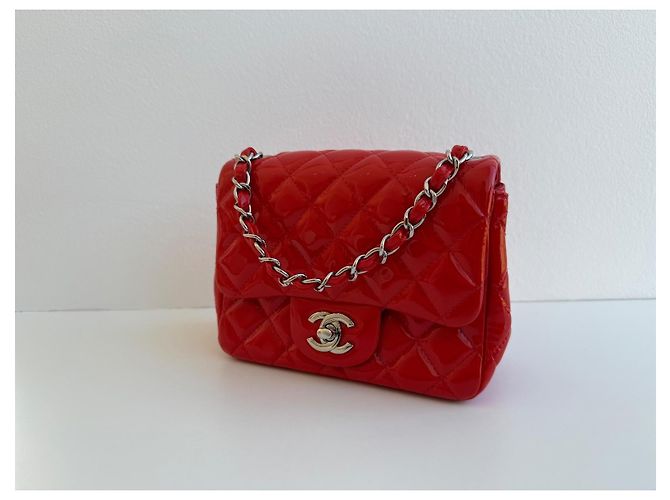 Chanel Classic Flap Bag aus rotem Lackleder - Ansicht 2