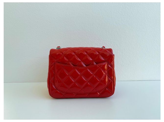 Chanel Classic Flap Bag aus rotem Lackleder - Ansicht 3