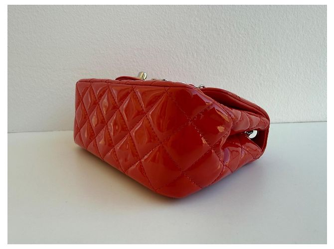 Chanel Classic Flap Bag aus rotem Lackleder - Ansicht 6