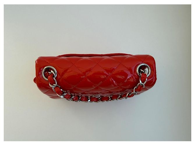 Chanel Classic Flap Bag aus rotem Lackleder - Ansicht 8
