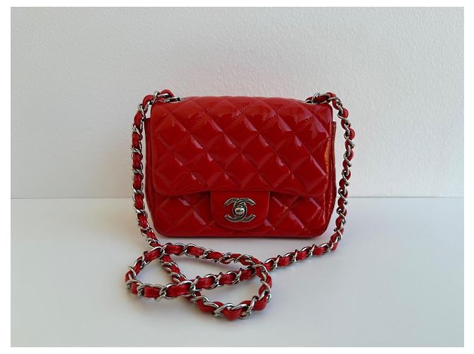 Chanel Classic Flap Bag aus rotem Lackleder - Ansicht 9