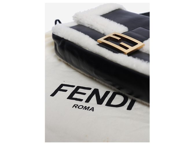 Fendi Borsa baguette in shearling nera - vista 5