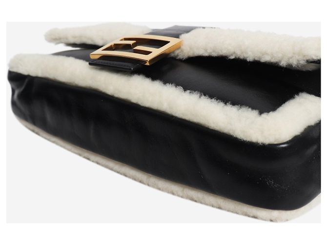 Fendi Borsa baguette in shearling nera - vista 6