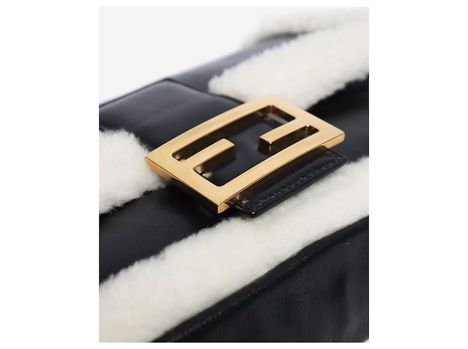 Fendi Borsa baguette in shearling nera - vista 7