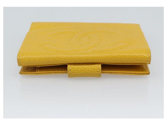 CHANEL COCO Mark Bifold Wallet Caviar Skin Yellow CC - vista 5