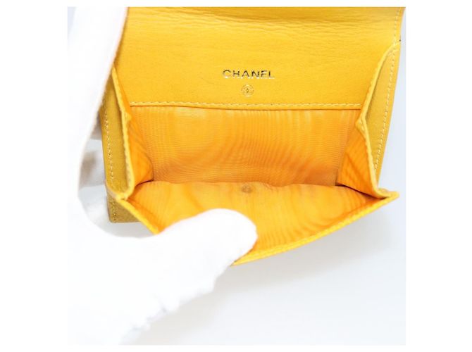 CHANEL COCO Mark Bifold Wallet Caviar Skin Yellow CC - vista 8