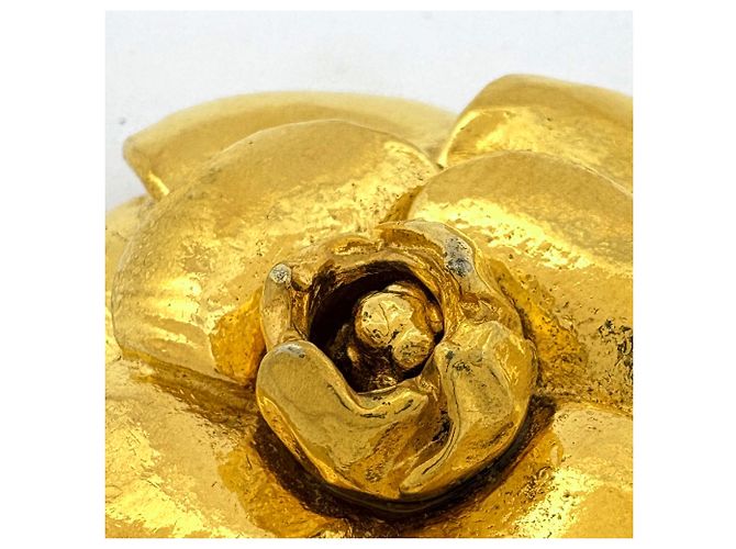 Broche Chanel Camélia en baño de oro - vista 4