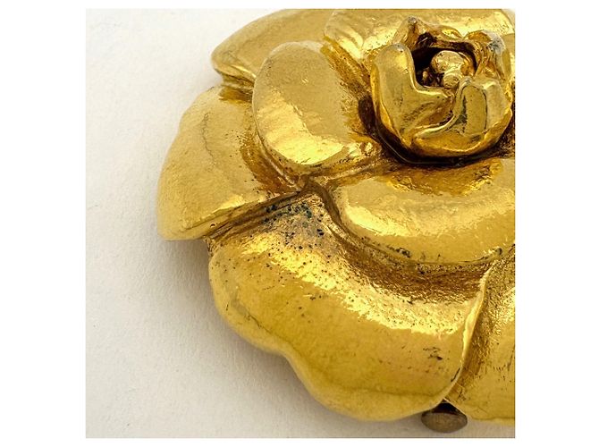 Broche Chanel Camélia en baño de oro - vista 5