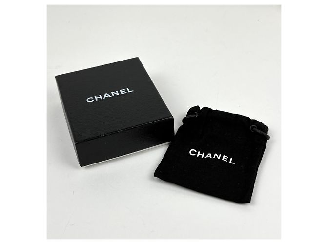Chanel vergoldete Stecker-Ohrringe mit Kunstperle - Ansicht 6