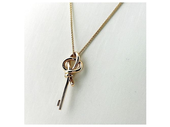 Autre Marque Collana con pendente Tiffany & Co. Knot Key in oro rosa - vista 2