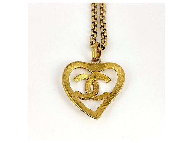 Collier Chanel plaqué or avec cœur logo Coco Mark - vue 2