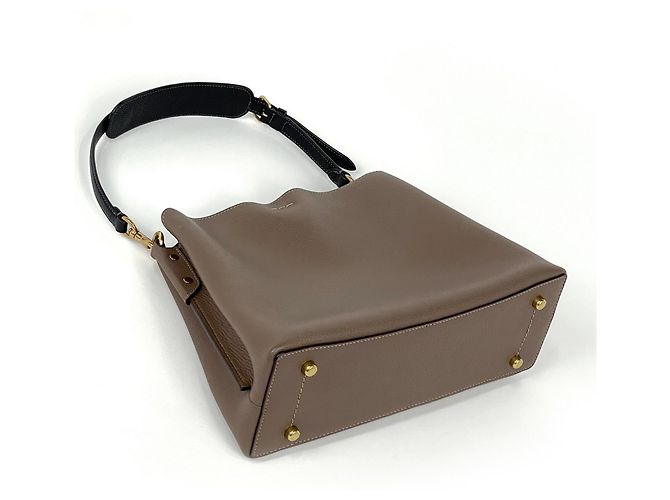 Bolsa de Ombro Coach Logo em Couro Greige - vista 2