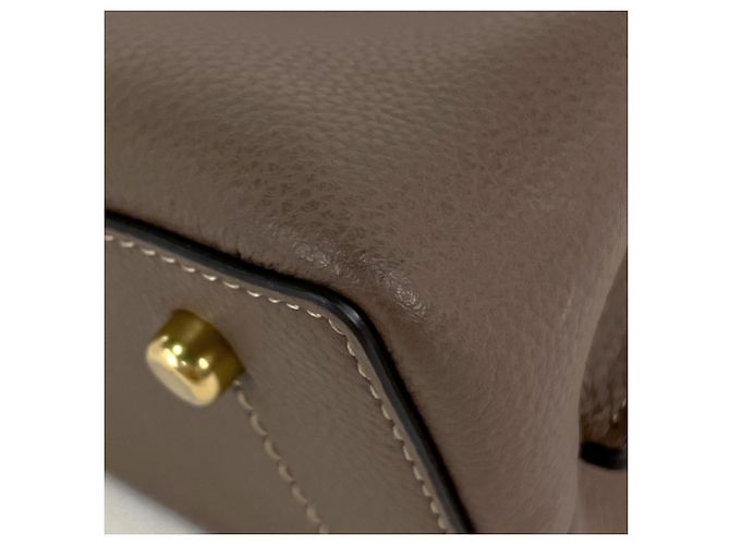 Bolsa de Ombro Coach Logo em Couro Greige - vista 3