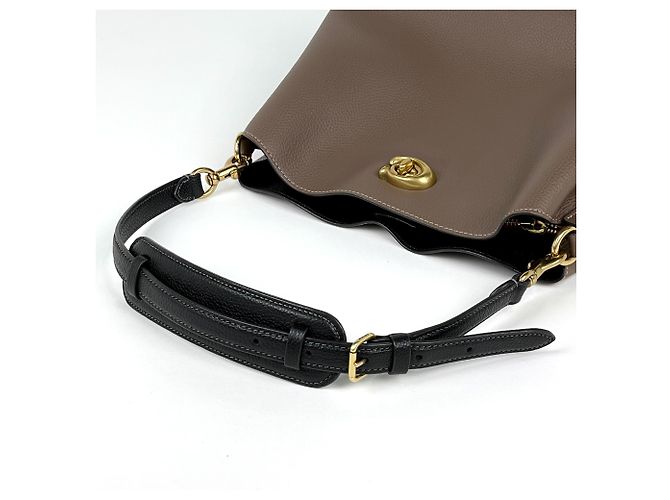 Bolsa de Ombro Coach Logo em Couro Greige - vista 5