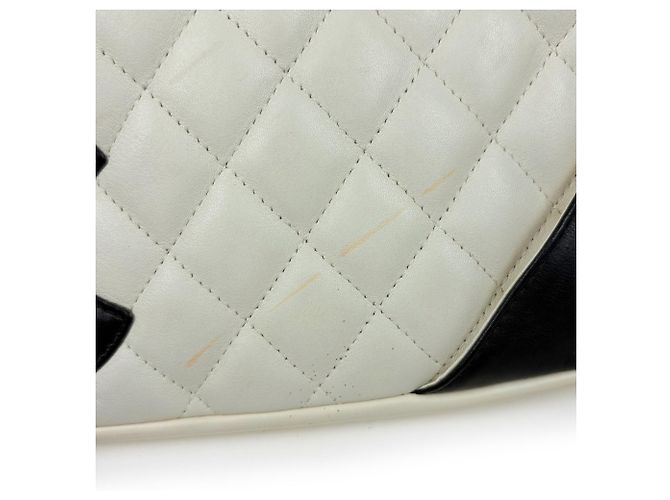 Borsa a tracolla Chanel Cambon Line in pelle bianca - vista 5