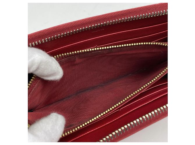 Cartera larga Prada de piel Saffiano en rojo - vista 8