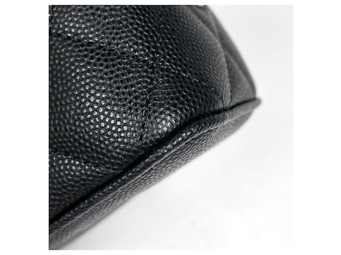 Borsa a tracolla Chanel Matelassé in pelle di vitello martellata nera - vista 3