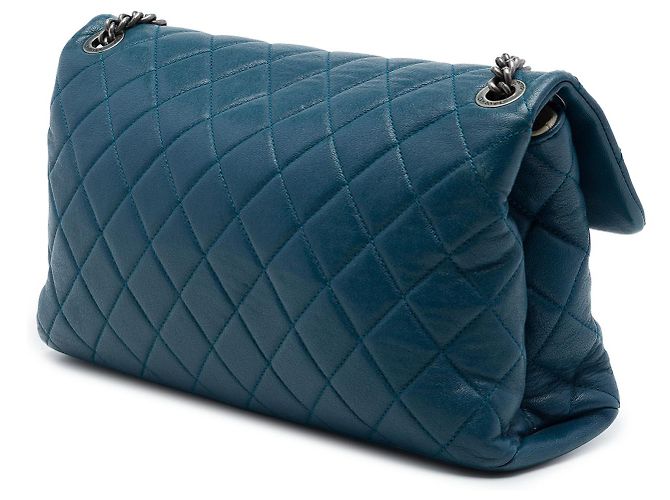 Chanel Blue Large Quilted Shiny Goatskin Burgundy Rocks Flap - vista 2