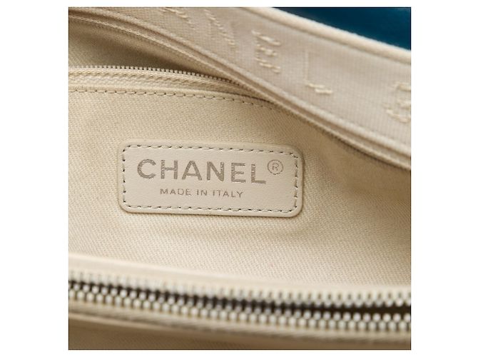 Chanel Blue Large Quilted Shiny Goatskin Burgundy Rocks Flap - vista 5