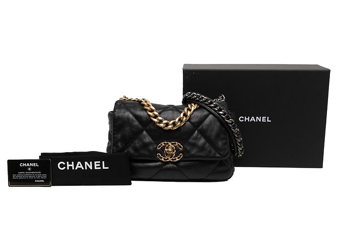 Chanel Black Medium Lambskin 19 Flap - vista 6