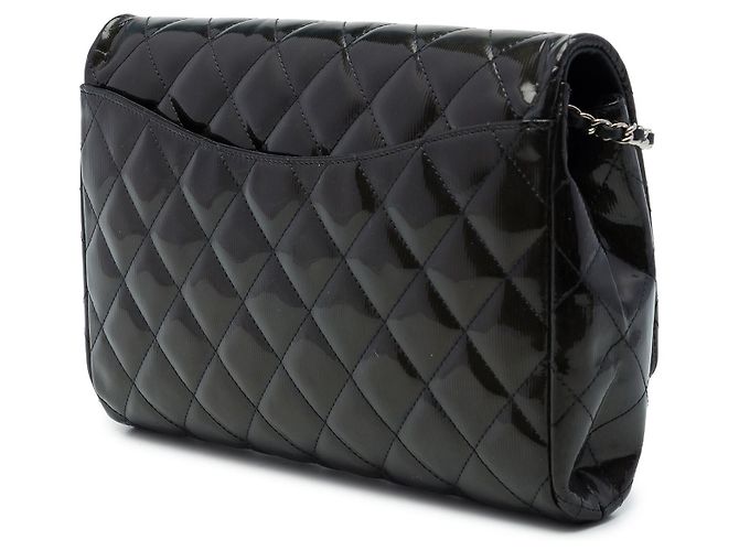 Clutch de aba Chanel Brown CC acolchoada em verniz estriado com corrente - vista 2