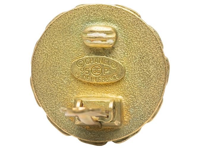 Orecchini a clip rotondi in resina placcata oro Chanel Gold CC - vista 3