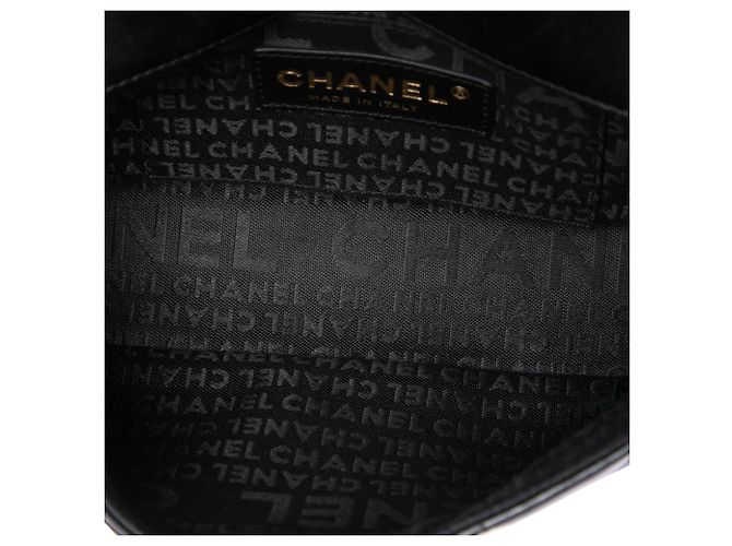 Chanel Mini CC Chocolate Bar in pelle di agnello nera con camelia e patta - vista 4