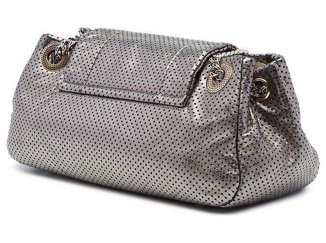 Chanel Silver Metallic Perforated Calfskin Reissue 2.55 Drill Accordion Flap - vista 2