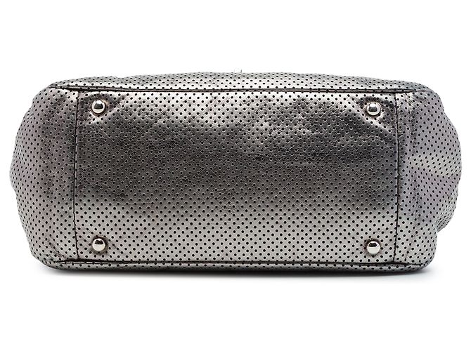 Chanel Silver Metallic Perforated Calfskin Reissue 2.55 Drill Accordion Flap - vista 3