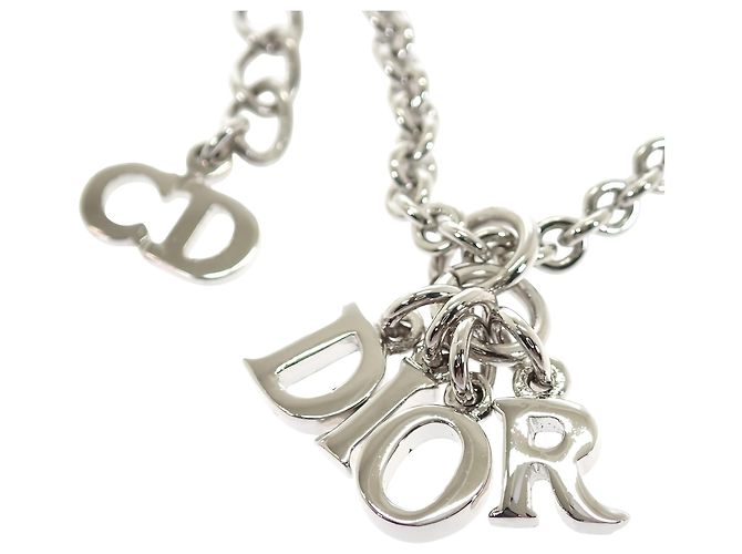 Dior Halskette mit hängenden Buchstaben-Anhänger, Silber-Finish - Ansicht 10
