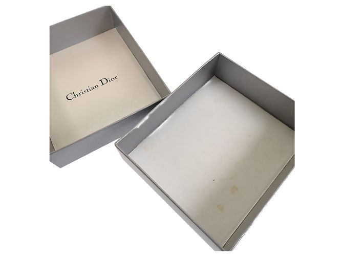 Dior Halskette mit hängenden Buchstaben-Anhänger, Silber-Finish - Ansicht 5