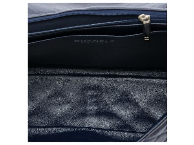 Chanel Blue Jumbo Classic Lambskin Single Flap - vista 4