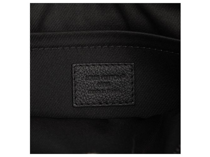 Louis Vuitton Black Monogram Shadow Pochette To Go - vista 5