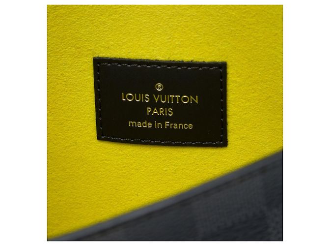 Louis Vuitton Black Damier Graphite Alpha Pochette MM - vue 5