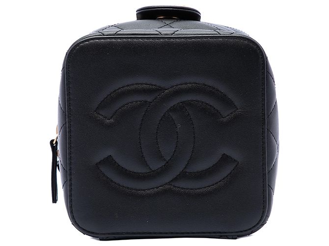 Vanity Beauty case Chanel in vitello matelassé nero con CC e catena - vista 3