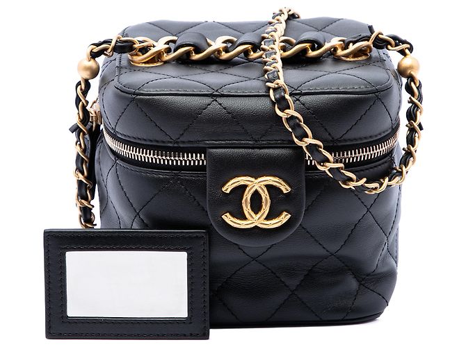 Vanity Beauty case Chanel in vitello matelassé nero con CC e catena - vista 7