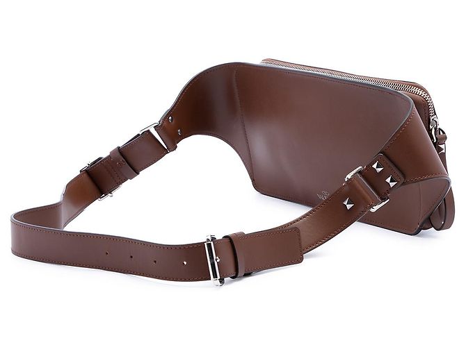 Borsa cintura Valentino Rockstud VLTN in pelle marrone - vista 2