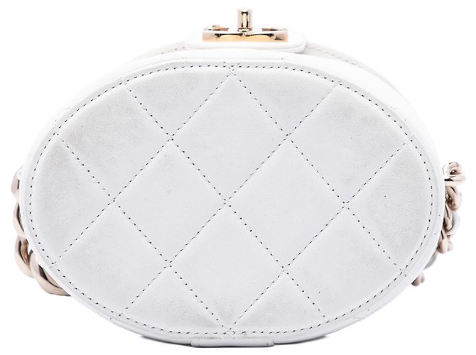 Vanity Beauty Case Elegante Chanel White CC Quilted Lambskin con Catena - vista 3