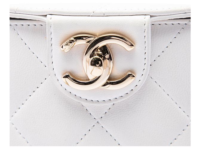 Vanity Beauty Case Elegante Chanel White CC Quilted Lambskin con Catena - vista 5