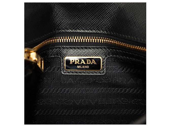 Prada Borsa a tracolla Saffiano nera con chiusura push lock - vista 5