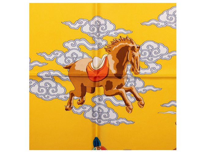 Pañuelo de seda Hermès Yellow Heavenly Horses 90 - vista 2