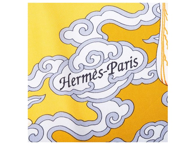 Pañuelo de seda Hermès Yellow Heavenly Horses 90 - vista 3