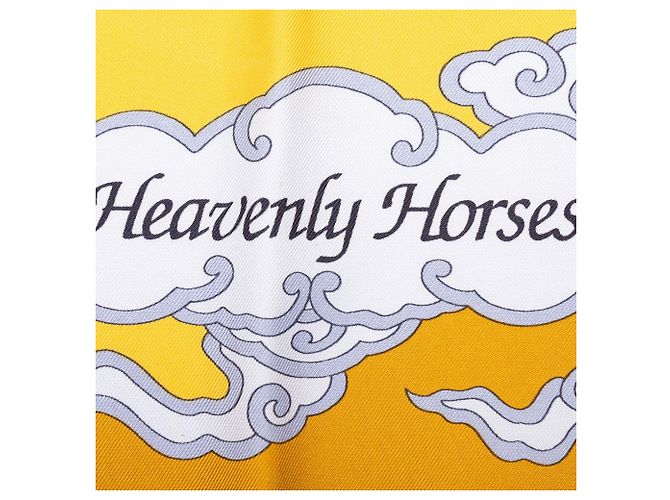 Pañuelo de seda Hermès Yellow Heavenly Horses 90 - vista 5