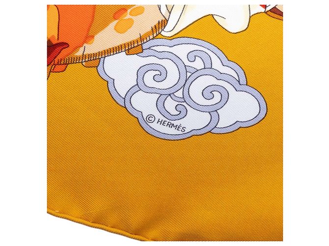 Pañuelo de seda Hermès Yellow Heavenly Horses 90 - vista 6