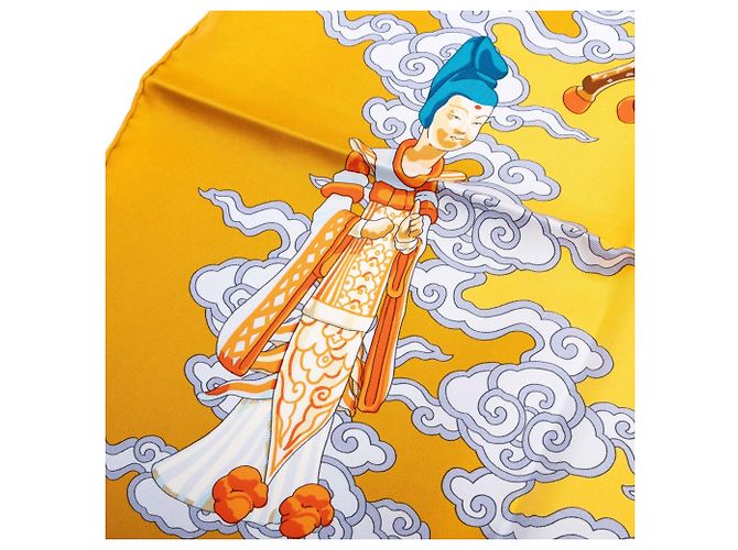 Pañuelo de seda Hermès Yellow Heavenly Horses 90 - vista 7