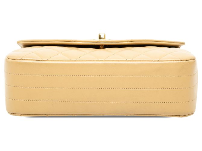 Chanel Beige CC Quilted Lambskin Round Flap - vista 3