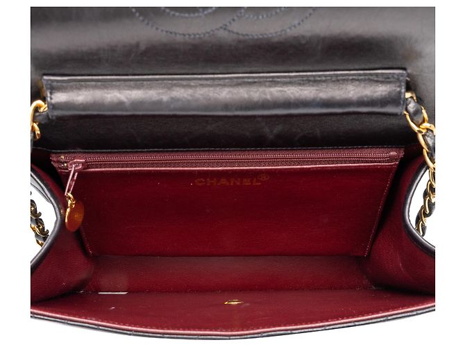 Chanel Black Medium CC Quilted Lambskin Single Flap - vista 4